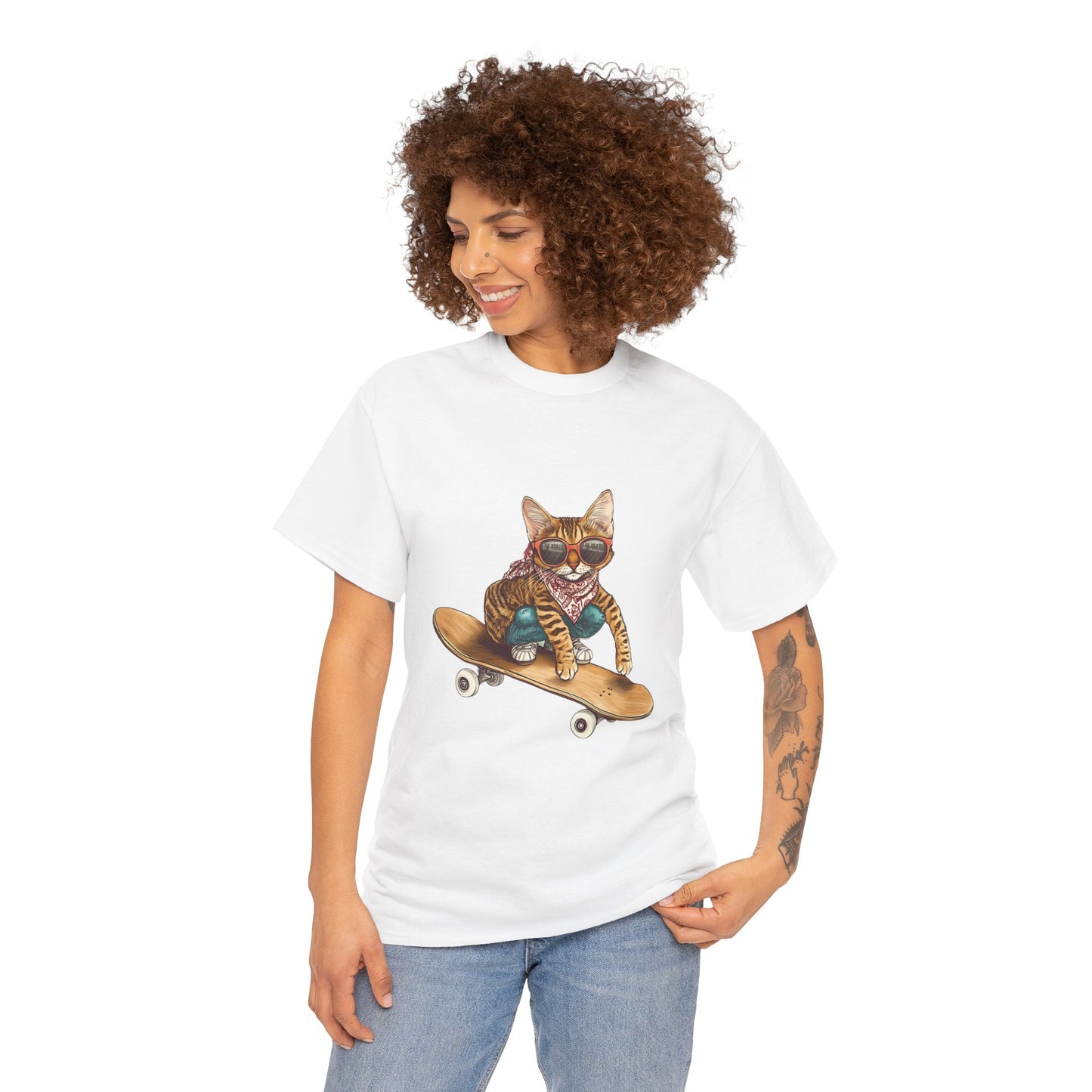 Retro Skateboard Cat T-Shirt Cat Graphic Tee Cool Streetwear for Cat Lovers