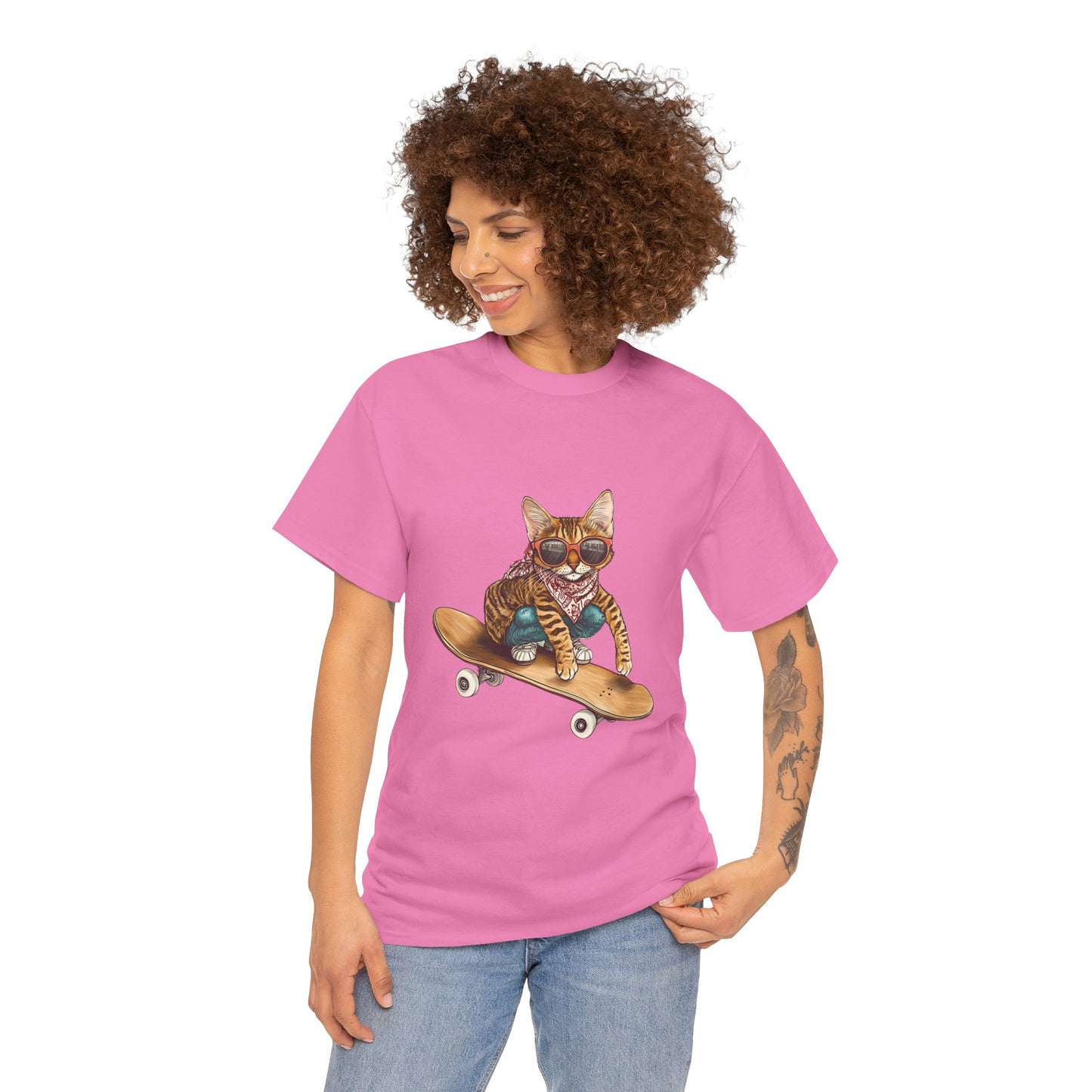 Retro Skateboard Cat T-Shirt Cat Graphic Tee Cool Streetwear for Cat Lovers