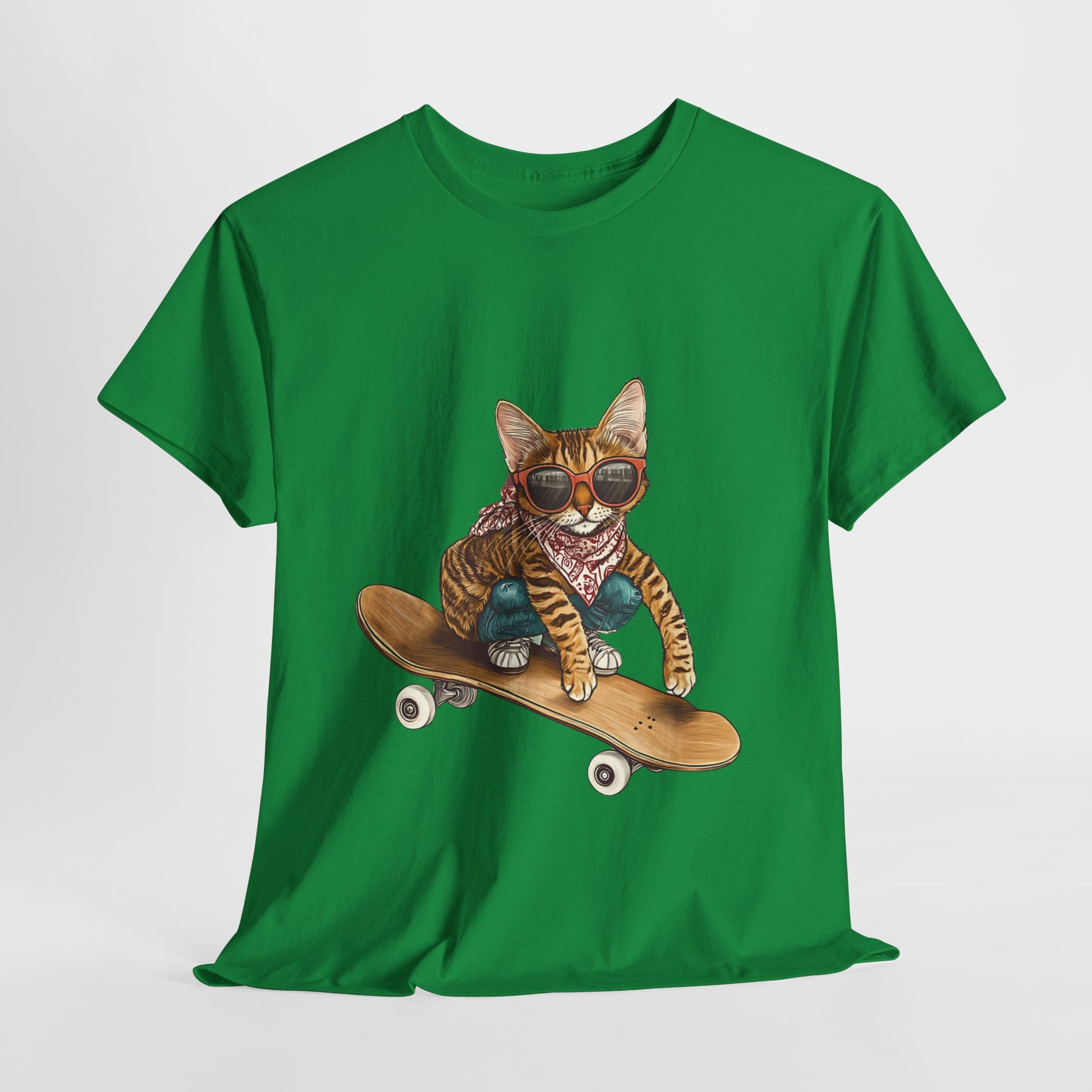 Retro Skateboard Cat T-Shirt Cat Graphic Tee Cool Streetwear for Cat Lovers