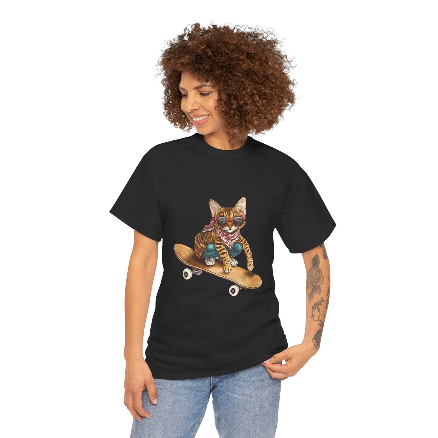 Retro Skateboard Cat T-Shirt Cat Graphic Tee Cool Streetwear for Cat Lovers