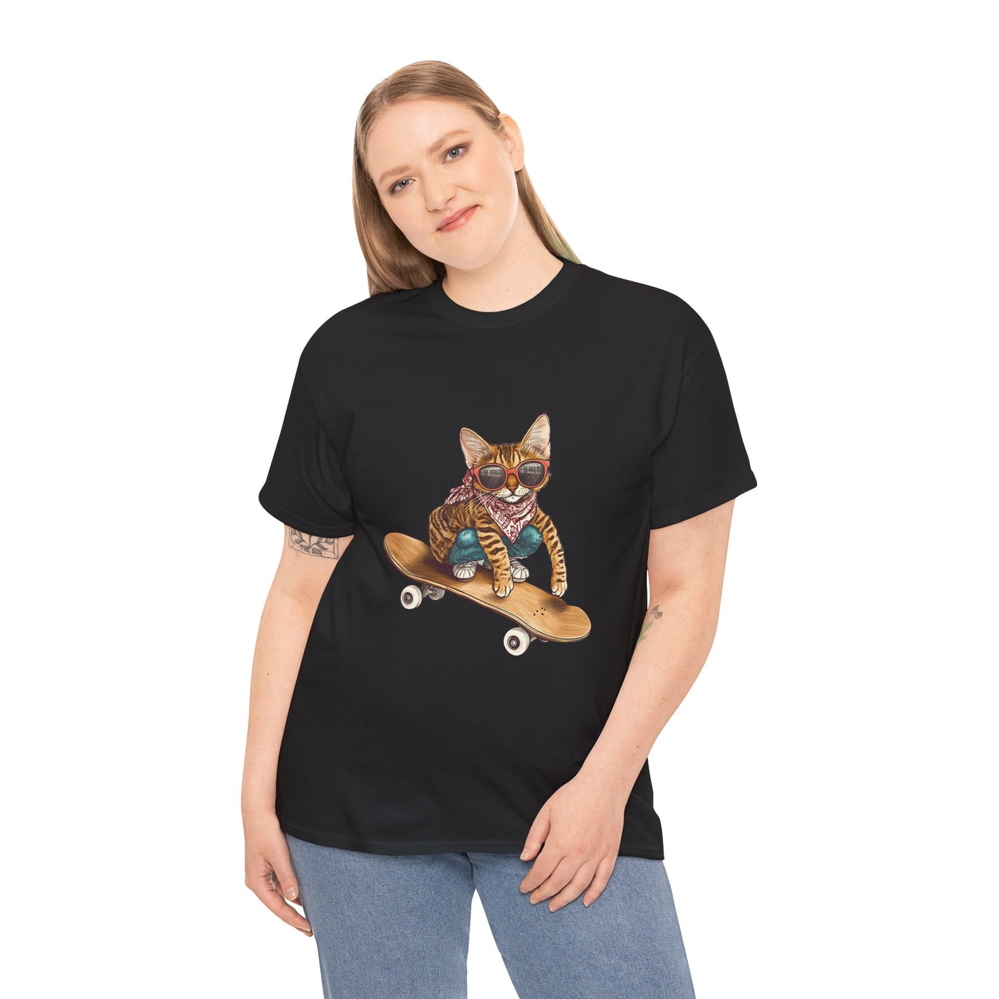 Retro Skateboard Cat T-Shirt Cat Graphic Tee Cool Streetwear for Cat Lovers