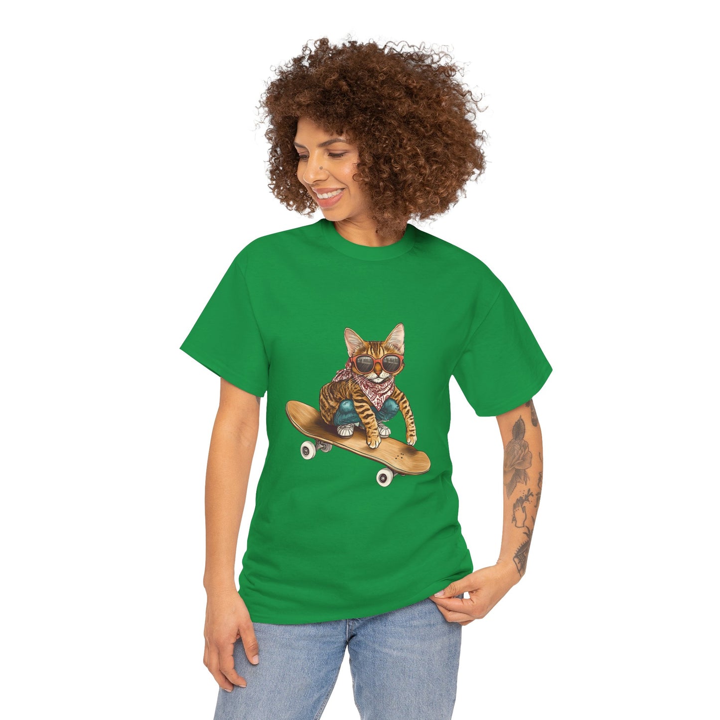 Retro Skateboard Cat T-Shirt Cat Graphic Tee Cool Streetwear for Cat Lovers