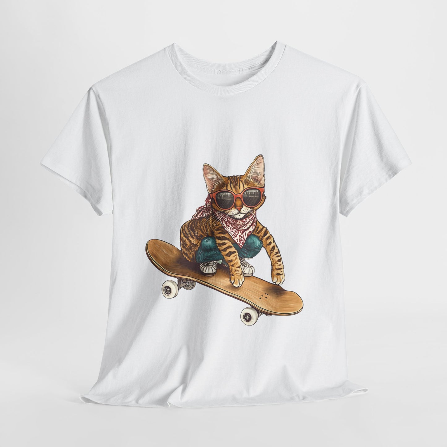 Retro Skateboard Cat T-Shirt Cat Graphic Tee Cool Streetwear for Cat Lovers