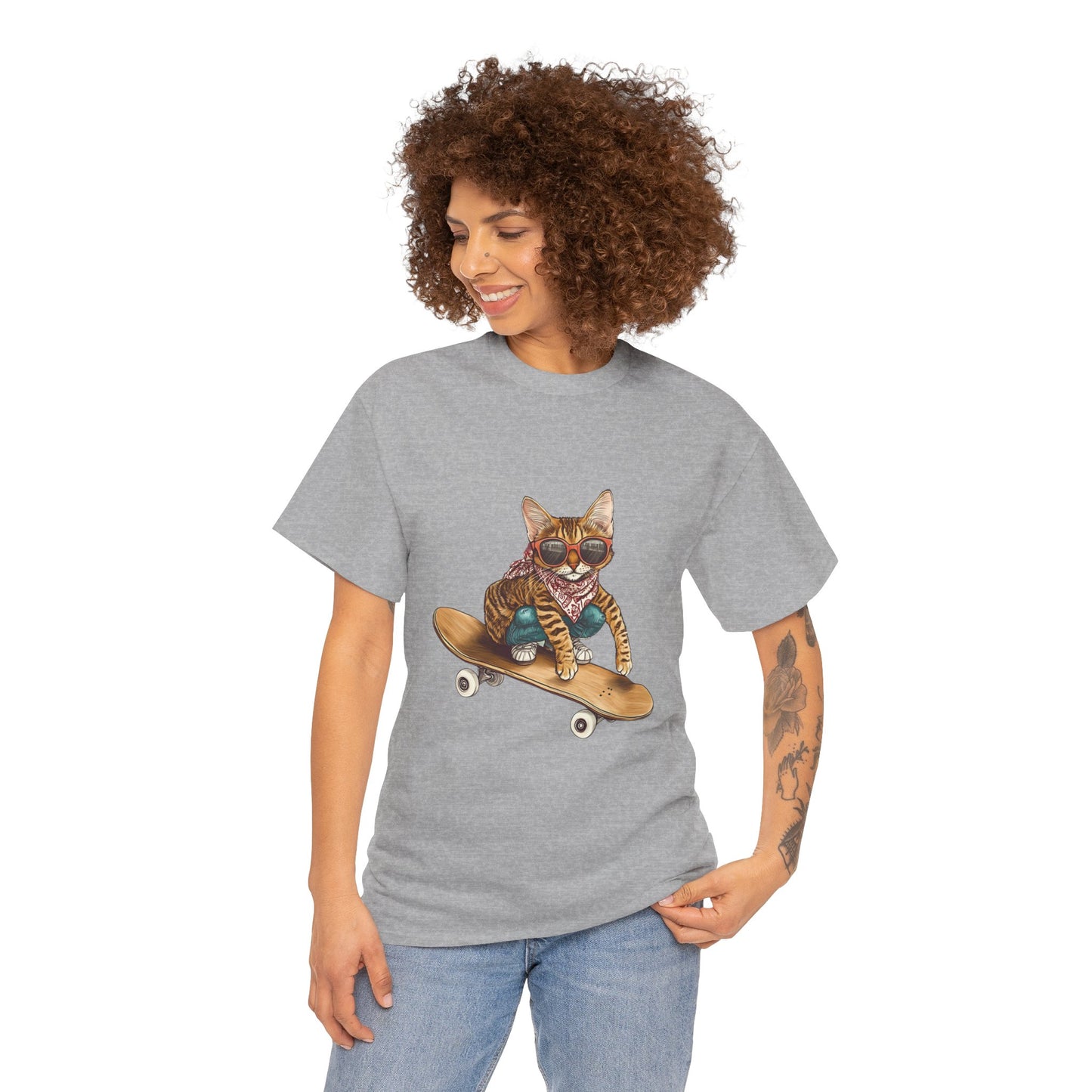 Retro Skateboard Cat T-Shirt Cat Graphic Tee Cool Streetwear for Cat Lovers